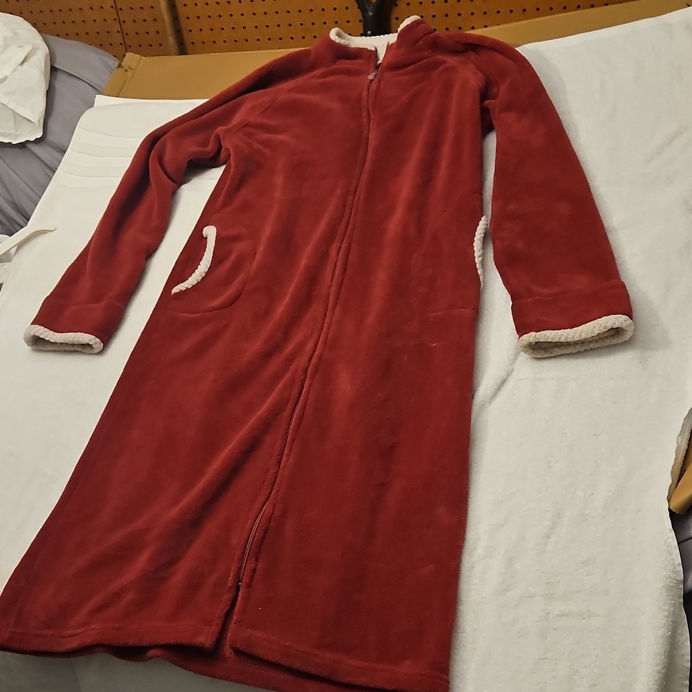 ATI FASHION Red‎ Fleece Zip Robe with White Contrast Trim Long Sleeve Pockets